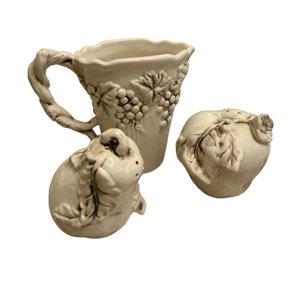 Bella Casa Ganz Grape Vine Salt and Pepper Shakers Cream Dispenser - Picture 1 of 2